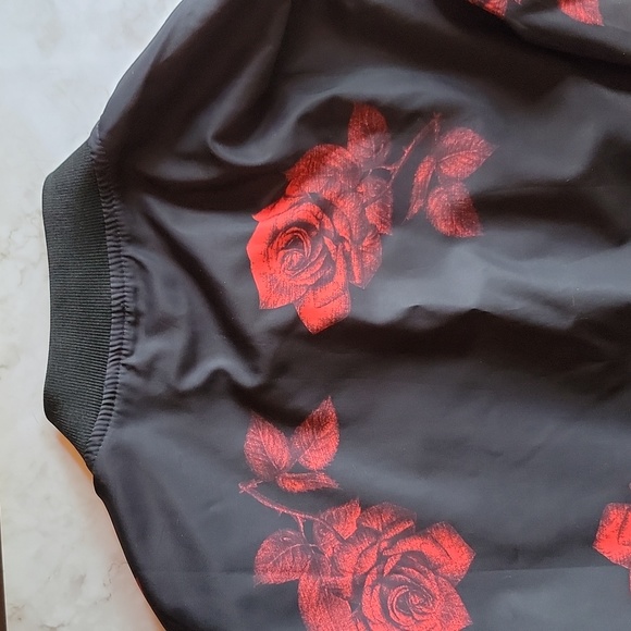 Men's Black lightweight jacket with roses - Picture 3 of 4